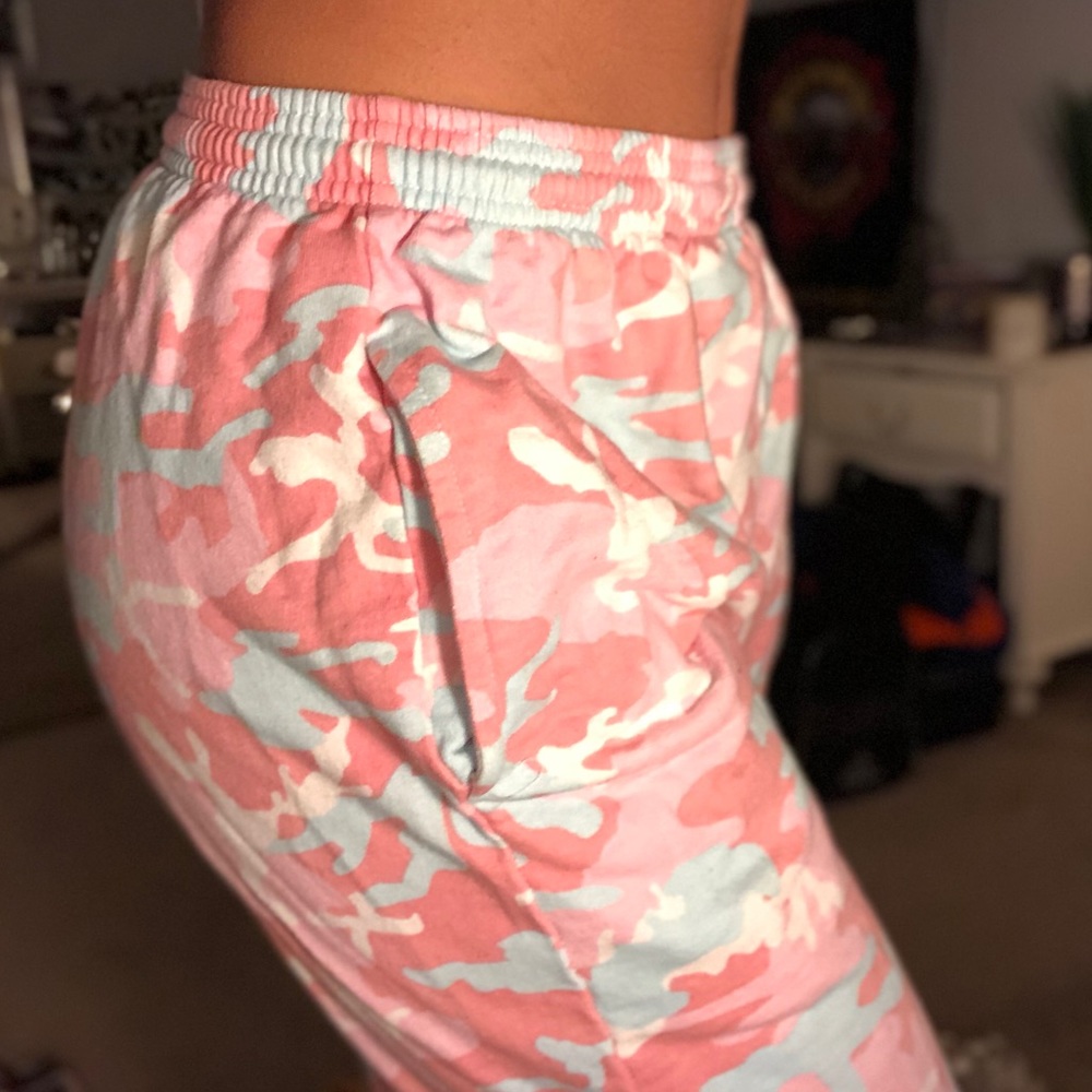 KYLIE JENNER CAMO SWEATS